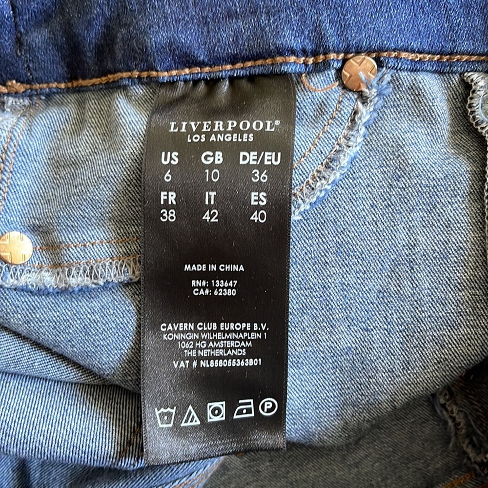 Liverpool London The Crop Jeans - Picture 5 of 6